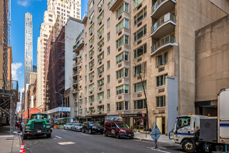 40 Central Park S in New York, NY - Building Photo - Building Photo