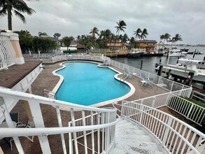 147 Harbors Way in Boynton Beach, FL - Foto de edificio - Building Photo