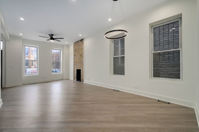 1242 N Campbell Ave in Chicago, IL - Building Photo - Building Photo