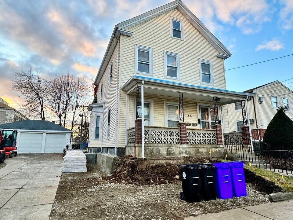 64 Linden Ave-Unit -2 in Malden, MA - Building Photo