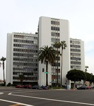 Royal Palms in Long Beach, CA - Building Photo - Building Photo