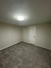 1208 N Brunswick Ln in Wichita, KS - Building Photo - Building Photo