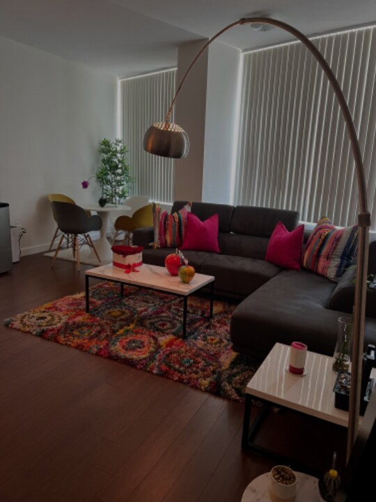 340 W Flagler St in Miami, FL - Building Photo