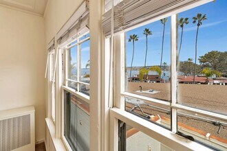 1261 Prospect St in San Diego, CA - Building Photo - Building Photo