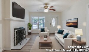 2626 W Mistletoe Ave in San Antonio, TX - Building Photo