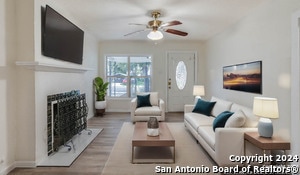 property at 2626 W Mistletoe Ave