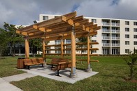 St. Giles Manor in Pinellas Park, FL - Building Photo - Building Photo