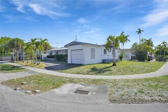 16530 NE 11th Ave in North Miami Beach, FL - Building Photo - Building Photo