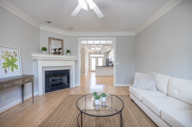 1955 Oxford Ct in Dalton, GA - Foto de edificio - Building Photo