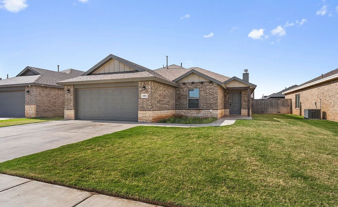 6961 22nd St in Lubbock, TX - Building Photo