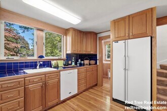 58 Country Club Rd in Newton, MA - Foto de edificio - Building Photo