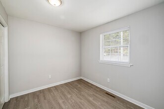 Branders Bridge Apartments in Colonial Heights, VA - Foto de edificio - Interior Photo