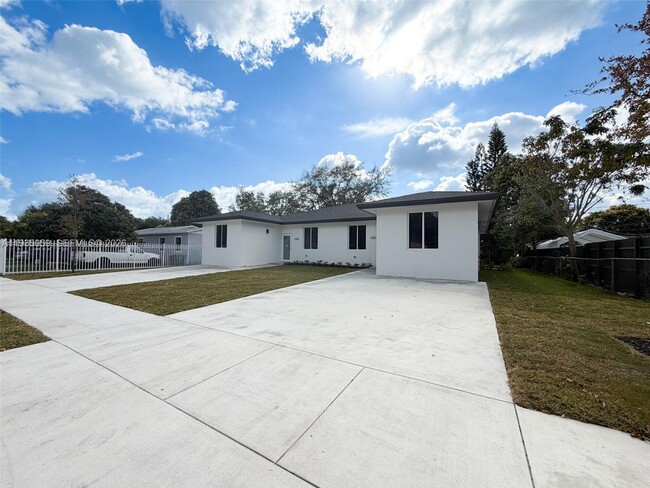 1864 NW 91st St in Miami, FL - Building Photo - Building Photo