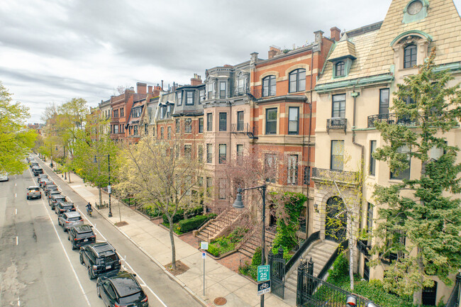 336 Beacon St in Boston, MA - Foto de edificio - Building Photo