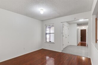 10401 Wagon Gap Dr in Austin, TX - Building Photo - Building Photo