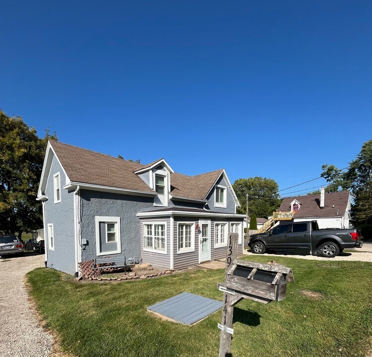 139 North Ave in Wauconda, IL - Building Photo