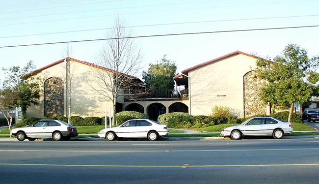 Arrowcrest Villas in Fontana, CA - Foto de edificio - Building Photo