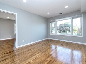 11 Shore Rd in Port Washington, NY - Building Photo - Building Photo