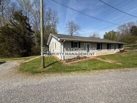 5200 John Hall Rd in Knoxville, TN - Building Photo