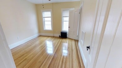 42 Gorham St, Unit 1 in Somerville, MA - Building Photo - Building Photo