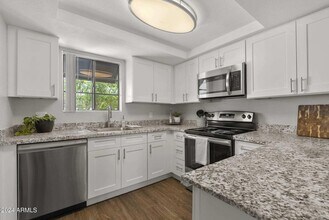 16220 N 7th St, Unit 1 in Phoenix, AZ - Building Photo - Building Photo