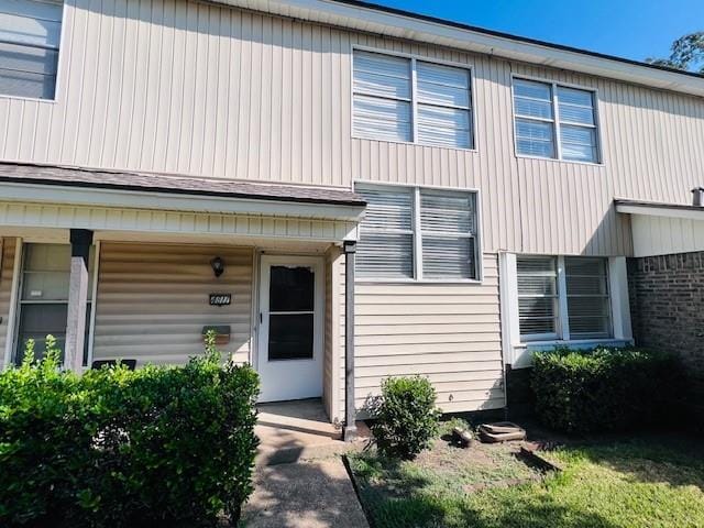 property at 4811 Rollingwood Ct