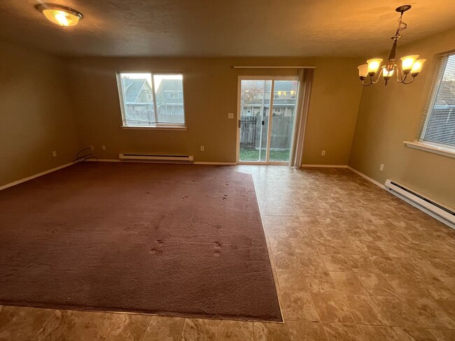 878-880 S 9th St in Harrisburg, OR - Building Photo - Building Photo