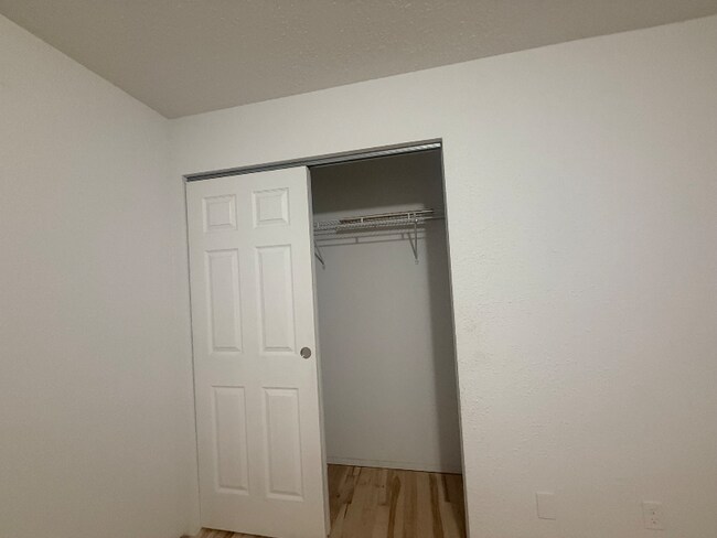 1565 N Summit Rd in Mccleary, WA - Foto de edificio - Building Photo