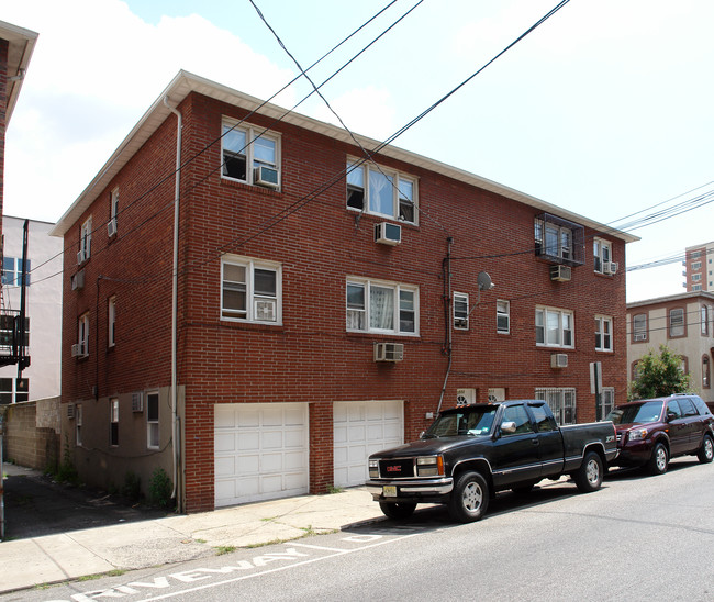 3500 Hudson Ave in Union City, NJ - Building Photo - Building Photo