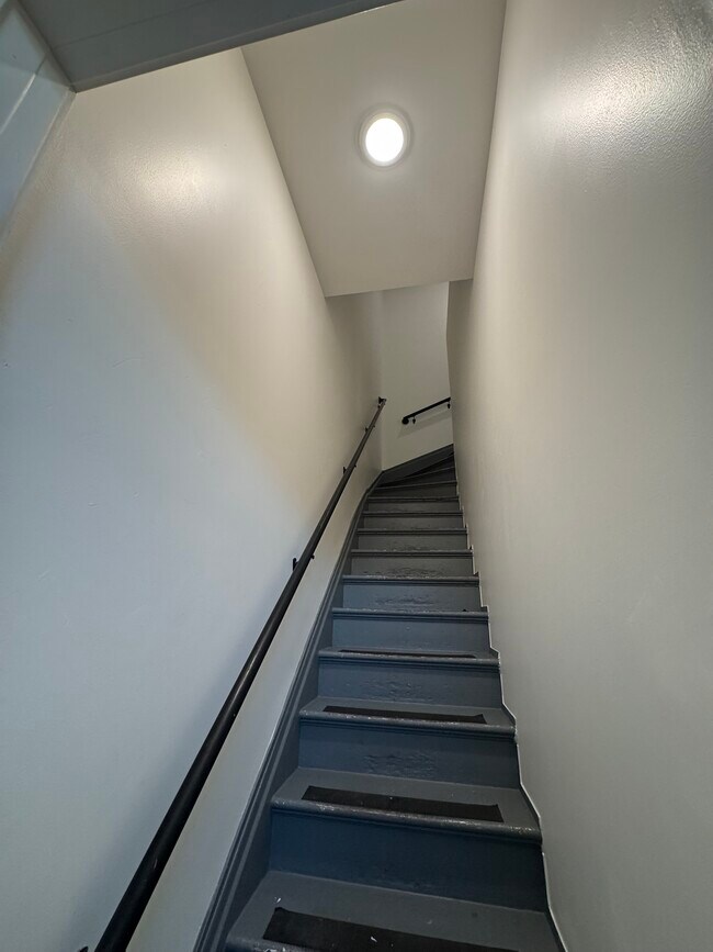 1537 9th St, Unit Beautifully Renovated 2BR in Oakland, CA - Building Photo - Building Photo