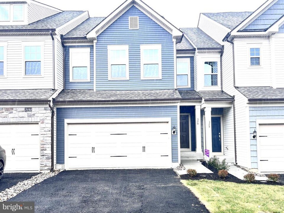 326 Milton Stamp Dr in Glen Mills, PA - Building Photo