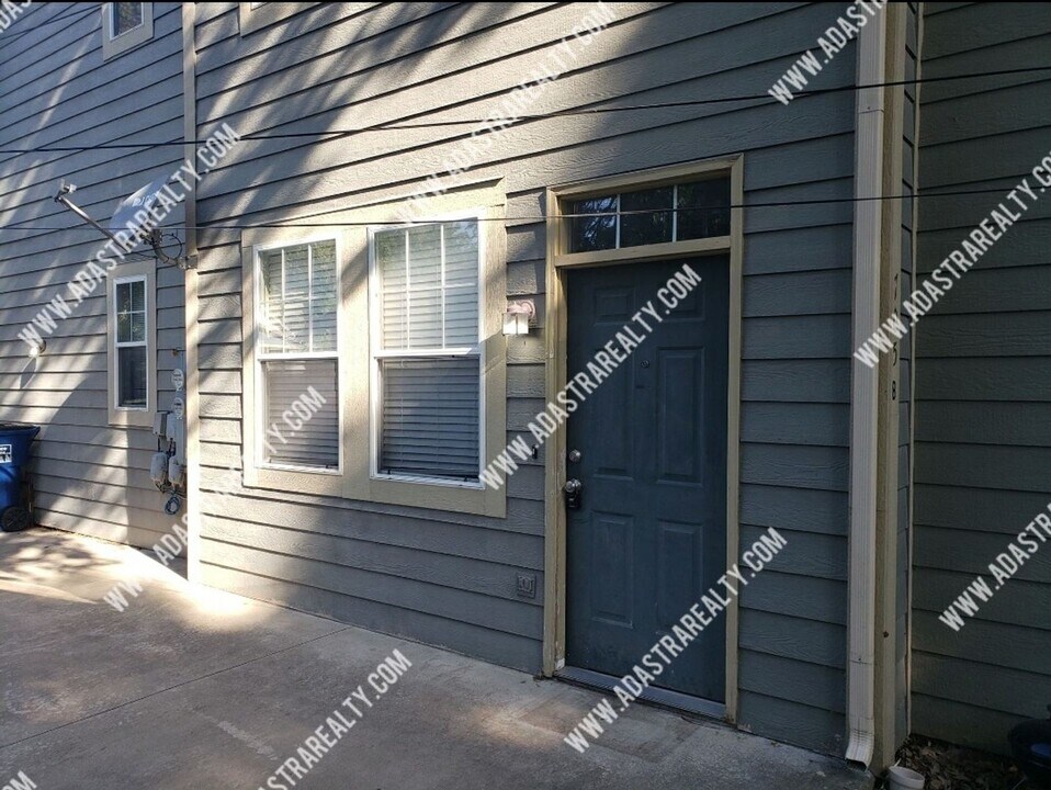 705 Arkansas St in Lawrence, KS - Building Photo