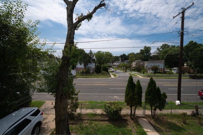 1012 East-West Hwy in Takoma Park, MD - Foto de edificio - Building Photo