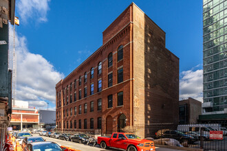 One Rockwell Place in Brooklyn, NY - Building Photo - Building Photo