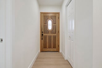 13327 Strathern St in North Hollywood, CA - Building Photo - Building Photo