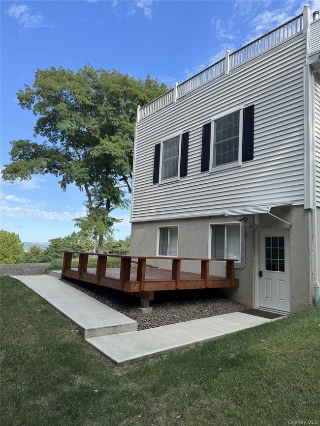 22 Lapis Dr in Beacon, NY - Building Photo - Building Photo