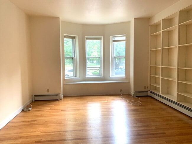 4 Academy St