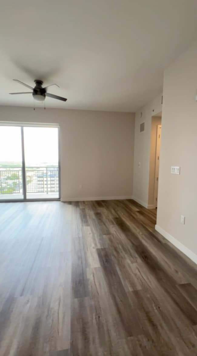 9350 S Dixie Hwy, Unit 1818 in Kendall, FL - Building Photo - Building Photo