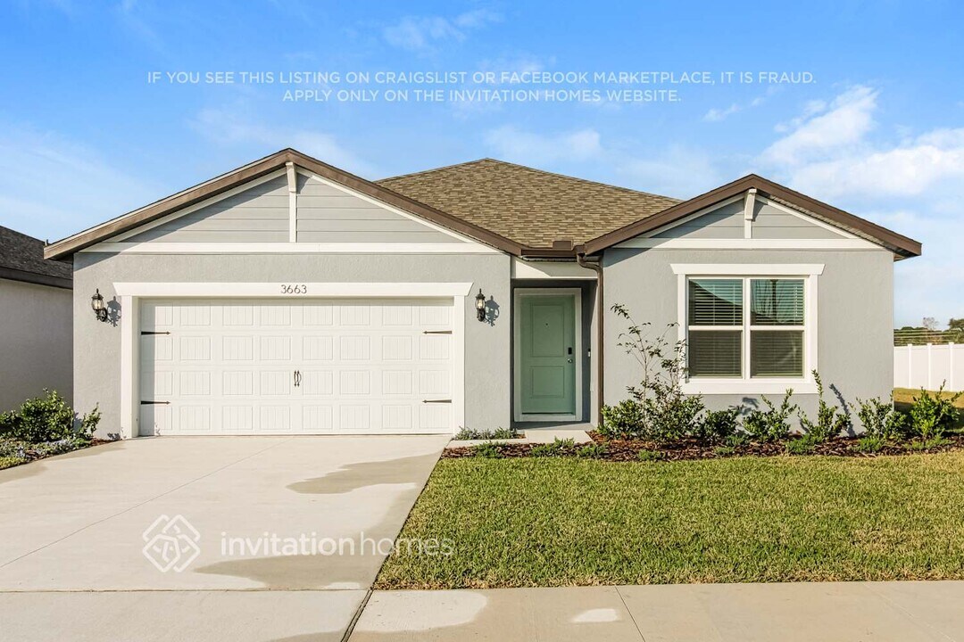 3663 Benham Rise Rd in Spring Hill, FL - Foto de edificio