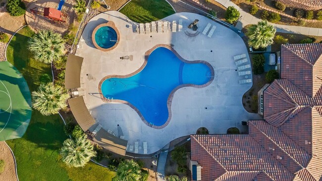 property at 810 S Dixie Dr