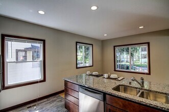 924 18th Ave SE in Minneapolis, MN - Building Photo - Building Photo