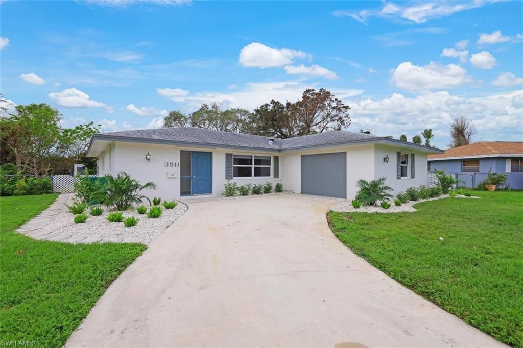 3511 Santiago Way in Naples, FL - Building Photo