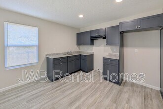 5827 Ave B in Jacksonville, FL - Foto de edificio - Building Photo