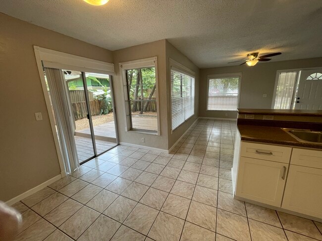 14739 Morning Dr in Lutz, FL - Foto de edificio - Building Photo