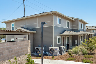 Courtyards on Orange Grove in North Highlands, CA - Building Photo - Building Photo