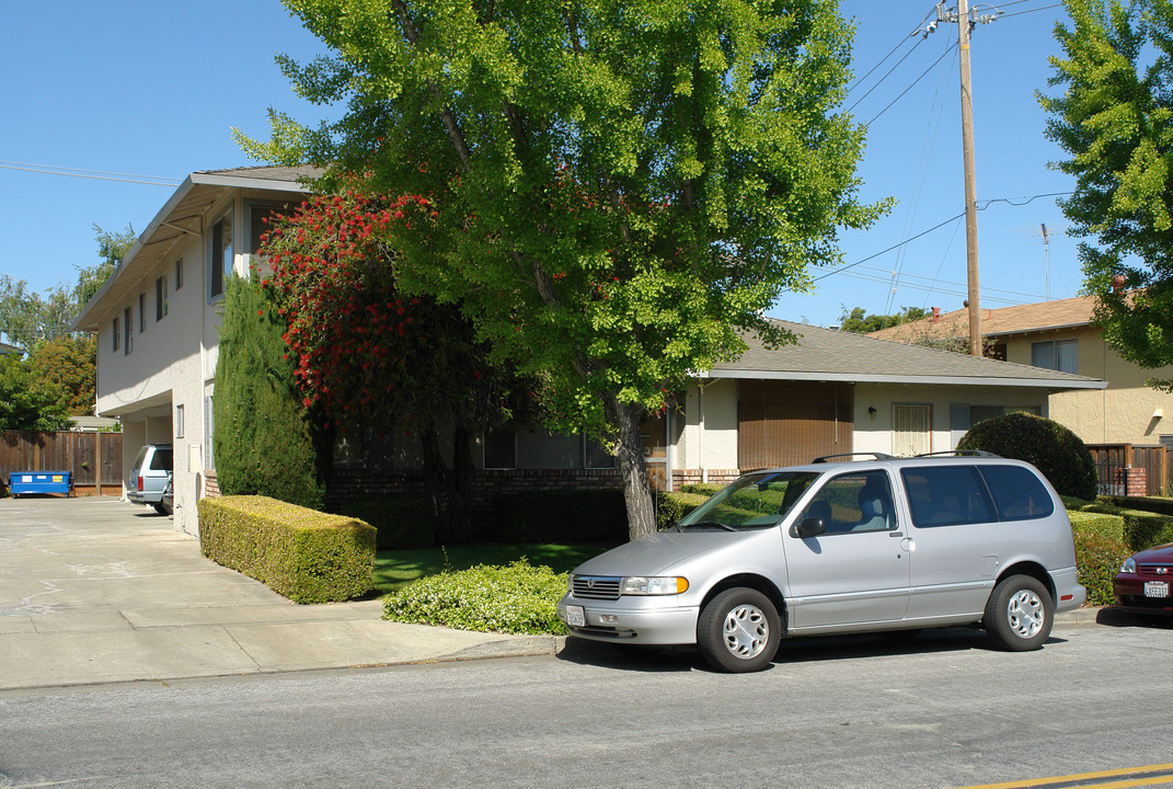 1683 Ontario Dr in Sunnyvale, CA - Building Photo