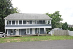 11 Hildreth Ave, Unit Ground Floor in South Hadley, MA - Building Photo