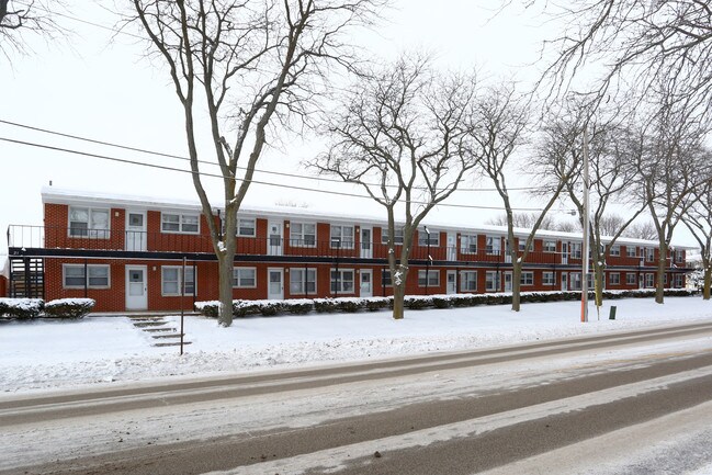 Normal Road Apartments in Dekalb, IL - Building Photo - Building Photo