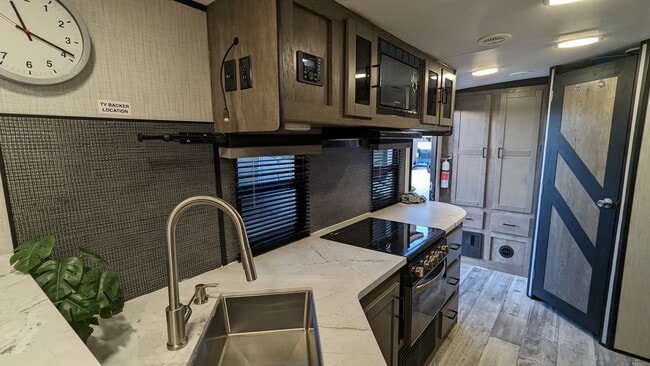 37124 Edgeware Way, Unit RV home in Palmdale, CA - Building Photo - Building Photo