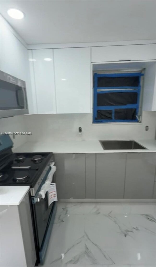 2757 NW 29th St in Miami, FL - Foto de edificio - Building Photo